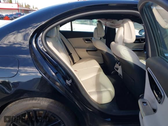 ✅ 2022 Mercedes-Benz C 300 • VIN: W1KAF4GB8NR017218 • Лот: 43752139. Опубликован ранее на IAAI с пробегом 30 737 миль. Бесплатный доступ к архиву аукционных продаж из США и подробный отчёт об истории автомобиля на DreamBid. Изображение 8.