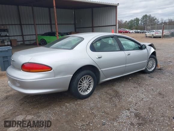 ✅ 2002 Chrysler Concorde LX • VIN: 2C3HD46R62H132431 • Lot: 41705664. Wystawiony na IAAI z przebiegiem 131 340 mil. Bezpłatny archiwum sprzedaży aukcyjnych z USA i szczegółowy raport historii pojazdu na DreamBid. Zdjęcie 4.