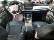 ✅ 2024 Jeep Compass Latitude • VIN: 3C4NJDBN6RT114197 • Lot: 61759395. Wystawiony na Copart z przebiegiem Nie podano. Bezpłatny archiwum sprzedaży aukcyjnych z USA i szczegółowy raport historii pojazdu na DreamBid. Zdjęcie 8.