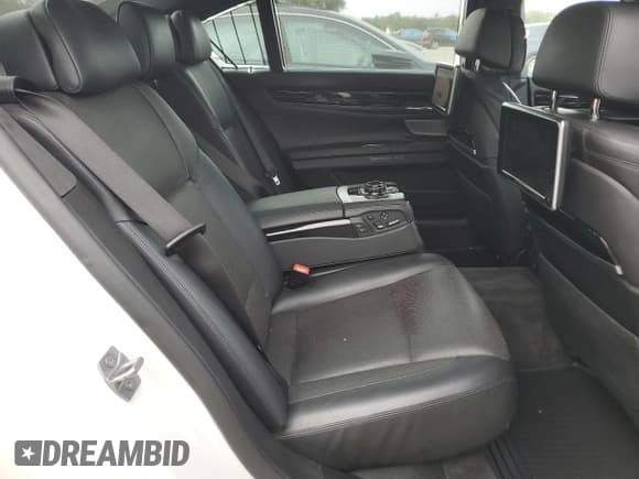 ✅ 2015 BMW 7 Series 750Li • VIN: WBAYE8C5XFD781554 • Лот: 80150903. Опубликован ранее на Copart с пробегом 60 919 миль. Бесплатный доступ к архиву аукционных продаж из США и подробный отчёт об истории автомобиля на DreamBid. Изображение 10.