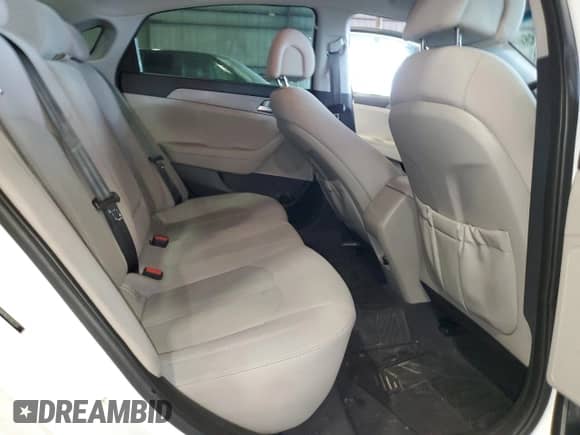 2016 Hyundai Sonata 2.4L z VIN 5NPE24AF8GH392331, wystawiony jako Copart lot #82196085 z przebiegiem 145 627 mil mil oraz Czysty tytuł • Clean title. Historia ofert i sprzedaży dostępna na DreamBid. Obrazek 10.