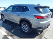 ✅ 2025 Buick Enclave Preferred • VIN: 5GAERARS3SJ136742 • Lot: 41986844. Wystawiony na IAAI z przebiegiem 670 mil. Bezpłatny archiwum sprzedaży aukcyjnych z USA i szczegółowy raport historii pojazdu na DreamBid. Zdjęcie 3.