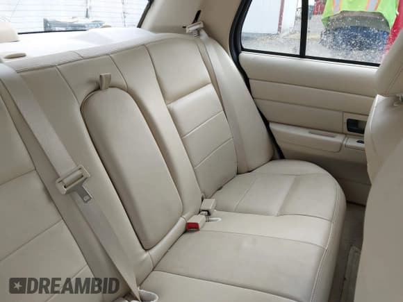 ✅ 2006 Ford Crown Victoria • VIN: 2FDHP74V26X134072 • Lot: 42056189. Wystawiony na IAAI z przebiegiem Nie podano. Bezpłatny archiwum sprzedaży aukcyjnych z USA i szczegółowy raport historii pojazdu na DreamBid. Zdjęcie 8.