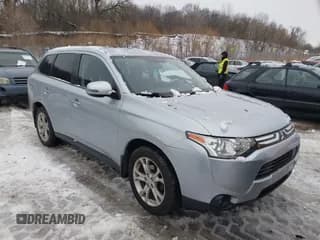 ✅ 2014 Mitsubishi Outlander SE • VIN: JA4AD3A39EZ008940 • Lot: 43917228. Wystawiony na IAAI z przebiegiem 175 691 mil. Bezpłatny archiwum sprzedaży aukcyjnych z USA i szczegółowy raport historii pojazdu na DreamBid. Zdjęcie 1.