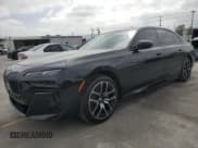 ✅ 2024 BMW i7 xDrive60 • VIN: WBY53EJ05RCP85098 • Лот: 58196175. Опубликован ранее на Copart с пробегом 13 426 миль. Бесплатный доступ к архиву аукционных продаж из США и подробный отчёт об истории автомобиля на DreamBid. Изображение 1.