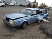 ✅ 1987 Volvo 240 DL • VIN: YV1AX8859H1734232 • Лот: 77976134. Опубликован ранее на Copart с пробегом 416 404 миль. Бесплатный доступ к архиву аукционных продаж из США и подробный отчёт об истории автомобиля на DreamBid. Изображение 1.