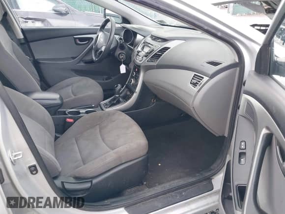 2016 Hyundai Elantra SE z VIN KMHDH4AE5GU517160, wystawiony jako IAAI lot #42963610 z przebiegiem 93 622 mil mil oraz . Historia ofert i sprzedaży dostępna na DreamBid. Obrazek 5.