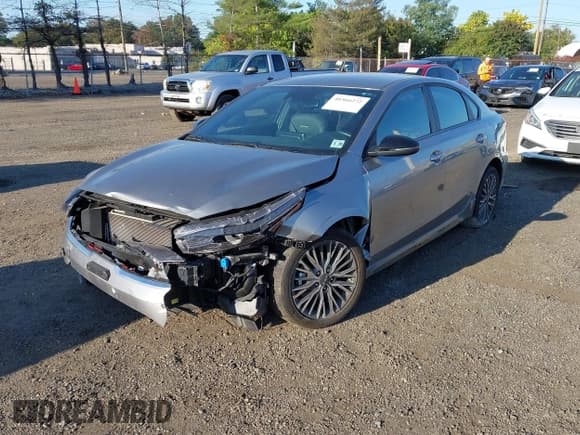 ✅ 2024 Kia Forte GT-Line • VIN: 3KPF54AD7RE736815 • Lot: 40366272. Listed on IAAI with 15,586 mi. Free auction sales archive from the USA and detailed vehicle history report at DreamBid. Image 17.