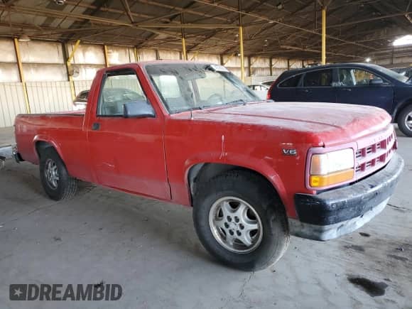 1995 Dodge Dakota z VIN 1B7FL26X2SW902568, wystawiony jako Copart lot #42760295 z przebiegiem 136 528 mil mil oraz Szkoda całkowita • Salvage title. Historia ofert i sprzedaży dostępna na DreamBid. Obrazek 4.