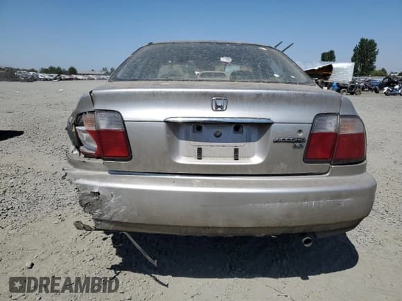 ✅ 1997 Honda Accord LX • VIN: 1HGCD5630VA007257 • Лот: 66043264. Опубликован ранее на Copart с пробегом 265 262 миль. Бесплатный доступ к архиву аукционных продаж из США и подробный отчёт об истории автомобиля на DreamBid. Изображение 6.