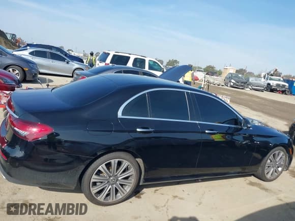 ✅ 2022 Mercedes-Benz E 350 • VIN: W1KZF8DB6NB026720 • Лот: 41603311. Опубликован ранее на IAAI с пробегом Не указан. Бесплатный доступ к архиву аукционных продаж из США и подробный отчёт об истории автомобиля на DreamBid. Изображение 13.