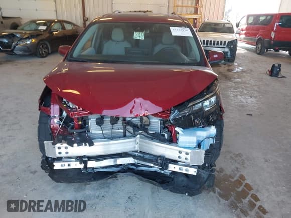 ✅ 2025 Toyota Sienna LE • VIN: 5TDBSKFC9SS211178 • Lot: 43327926. Listed on IAAI with 3,341 mi. Free auction sales archive from the USA and detailed vehicle history report at DreamBid. Image 6.