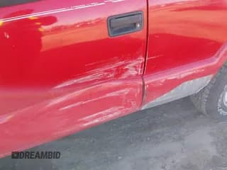 ✅ 2001 Chevrolet Blazer LS • VIN: 1GNCT18W31K250350 • Lot: 41587579. Wystawiony na IAAI z przebiegiem 192 661 mil. Bezpłatny archiwum sprzedaży aukcyjnych z USA i szczegółowy raport historii pojazdu na DreamBid. Zdjęcie 6.