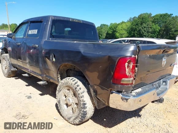 ✅ 2018 Ram 2500 Tradesman • VIN: 3C6UR5CLXJG317119 • Lot: 42318723. Listed on IAAI with Not provided. Free auction sales archive from the USA and detailed vehicle history report at DreamBid. Image 3.