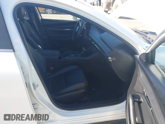 ✅ 2019 Mazda 3 • VIN: JM1BPAJM5K1141896 • Lot: 43667163. Listed on IAAI with 87,269 mi. Free auction sales archive from the USA and detailed vehicle history report at DreamBid. Image 5.