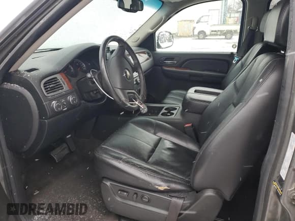 ✅ 2009 Chevrolet Suburban Commercial • VIN: 1GNFK16379J112949 • Lot: 43610525. Wystawiony na Copart z przebiegiem 171 288 mil. Bezpłatny archiwum sprzedaży aukcyjnych z USA i szczegółowy raport historii pojazdu na DreamBid. Zdjęcie 7.