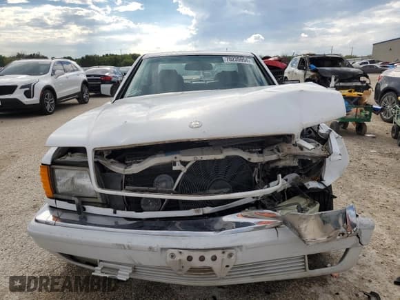 ✅ 1989 Mercedes-Benz 560 • VIN: WDBCA45E8KA473324 • Lot: 70235954. Listed on Copart with 180,784 mi. Free auction sales archive from the USA and detailed vehicle history report at DreamBid. Image 5.