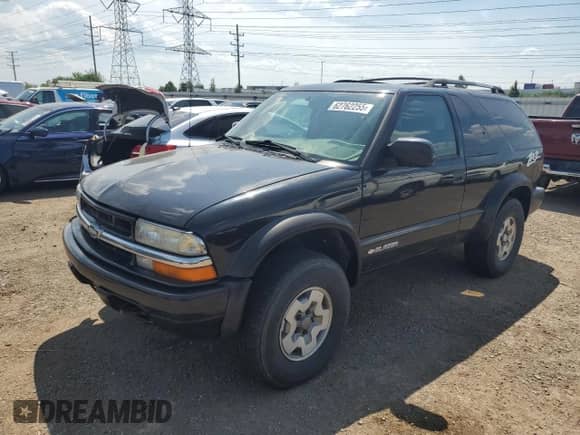 2005 Chevrolet Blazer LS with VIN 1GNCT18X45K101945, listed as a Copart auction lot 62762255 with 160,212 mi miles and Salvage title. Bid and sale history available at DreamBid. Image 1.