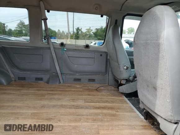 ✅ 2008 Ford Econoline Passenger XL • VIN: 1FBSS31L58DA98948 • Lot: 81219735. Wystawiony na Copart z przebiegiem 418 207 mil. Bezpłatny archiwum sprzedaży aukcyjnych z USA i szczegółowy raport historii pojazdu na DreamBid. Zdjęcie 11.