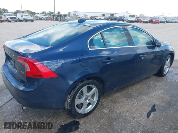✅ 2012 Volvo S60 T5 • VIN: YV1622FS1C2057349 • Lot: 43264522. Wystawiony na IAAI z przebiegiem 175 187 mil. Bezpłatny archiwum sprzedaży aukcyjnych z USA i szczegółowy raport historii pojazdu na DreamBid. Zdjęcie 4.