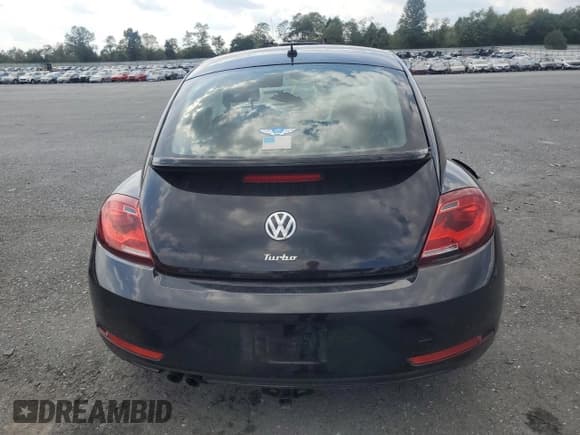 ✅ 2018 Volkswagen Beetle S • VIN: 3VWFD7AT8JM714020 • Lot: 80937865. Wystawiony na Copart z przebiegiem 74 058 mil. Bezpłatny archiwum sprzedaży aukcyjnych z USA i szczegółowy raport historii pojazdu na DreamBid. Zdjęcie 6.