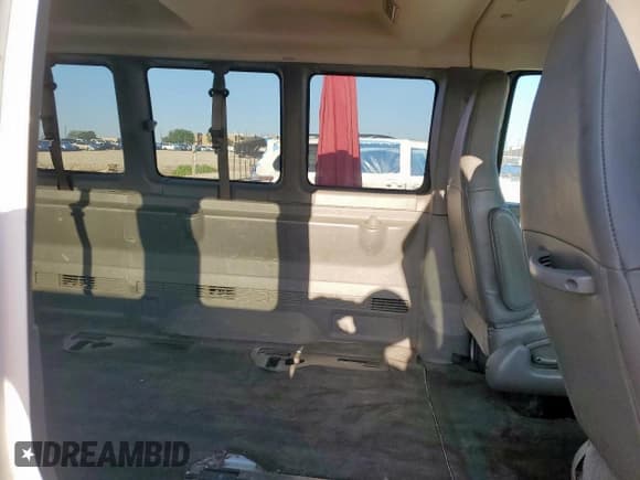 ✅ 2016 Chevrolet Express Passenger LT • VIN: 1GAZGPFG8G1160219 • Lot: 52105005. Wystawiony na Copart z przebiegiem 149 546 mil. Bezpłatny archiwum sprzedaży aukcyjnych z USA i szczegółowy raport historii pojazdu na DreamBid. Zdjęcie 11.