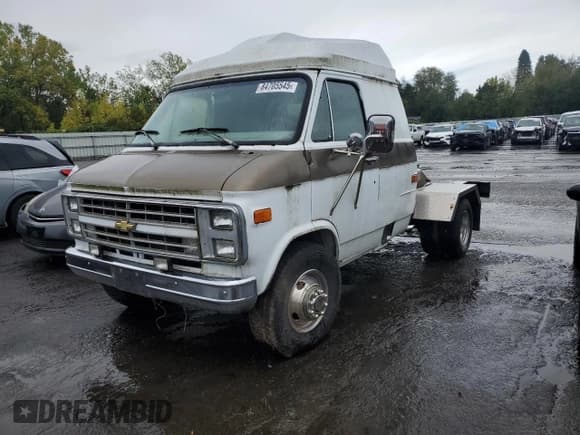 ✅ 1990 Chevrolet Chevy Van • VIN: 2GBEG25K5L4114885 • Lot: 84705545. Wystawiony na Copart z przebiegiem Nie podano. Bezpłatny archiwum sprzedaży aukcyjnych z USA i szczegółowy raport historii pojazdu na DreamBid. Zdjęcie 1.