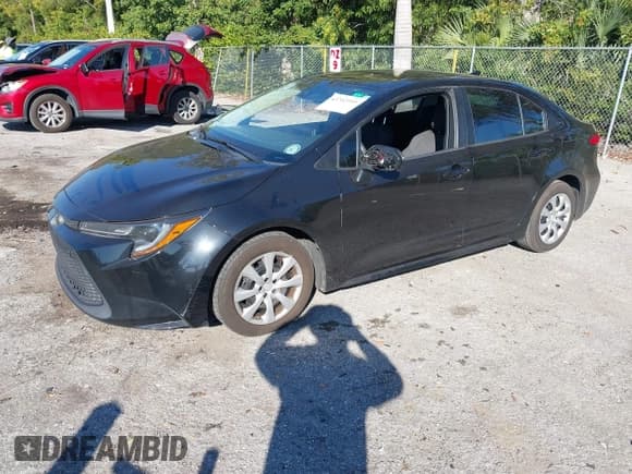 ✅ 2021 Toyota Corolla LE • VIN: 5YFEPMAE9MP242137 • Lot: 43702103. Listed on IAAI with 98,625 mi. Free auction sales archive from the USA and detailed vehicle history report at DreamBid. Image 2.