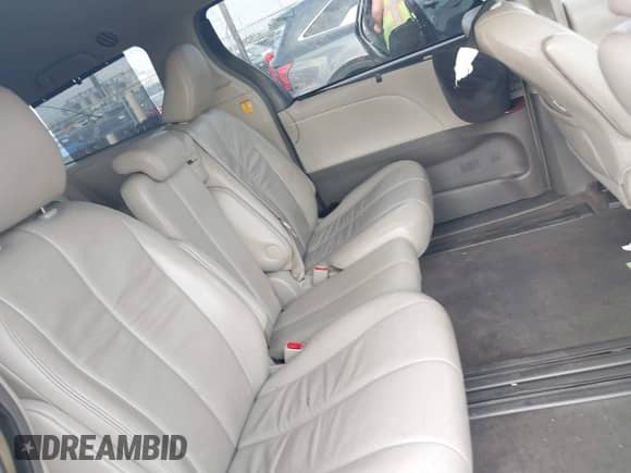 2011 Toyota Sienna XLE AAS with VIN 5TDYK3DC2BS122538, listed as a IAAI auction lot 43247955 with 238,815 mi miles and . Bid and sale history available at DreamBid. Image 8.