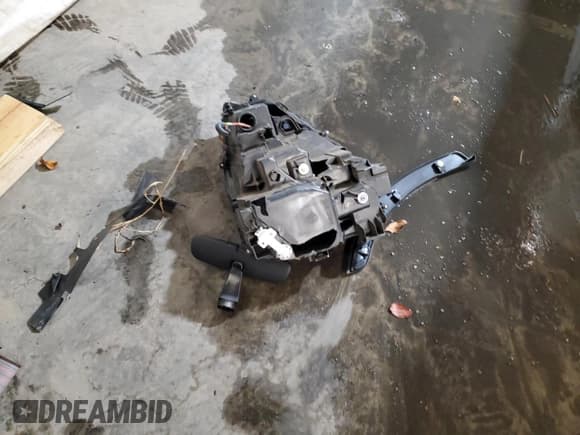 ✅ 2024 Mitsubishi Eclipse Cross LE • VIN: JA4ATVAA3RZ051463 • Lot: 81354885. Wystawiony na Copart z przebiegiem Nie podano. Bezpłatny archiwum sprzedaży aukcyjnych z USA i szczegółowy raport historii pojazdu na DreamBid. Zdjęcie 13.