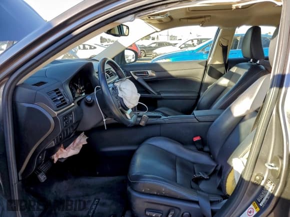 ✅ 2015 Lexus CT 200h • VIN: JTHKD5BH1F2228405 • Lot: 96349025. Wystawiony na Copart z przebiegiem 75 873 mil. Bezpłatny archiwum sprzedaży aukcyjnych z USA i szczegółowy raport historii pojazdu na DreamBid. Zdjęcie 7.