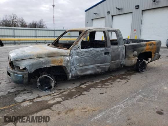 2001 Dodge 1500 с VIN 3B7HF13Z51G792628, выставлен на аукционе Copart как лот 83017974 с пробегом Не указан миль и На запчасти • Non repairable. История ставок и продаж доступна на DreamBid. Изображение 1.