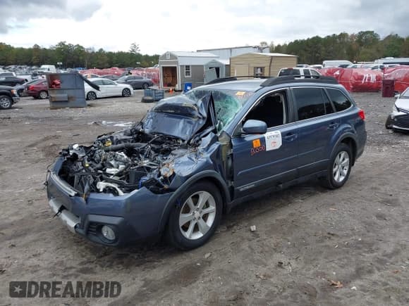 ✅ 2014 Subaru Outback Premium • VIN: 4S4BRBCC7E3288987 • Lot: 43579382. Listed on IAAI with 56,473 mi. Free auction sales archive from the USA and detailed vehicle history report at DreamBid. Image 17.