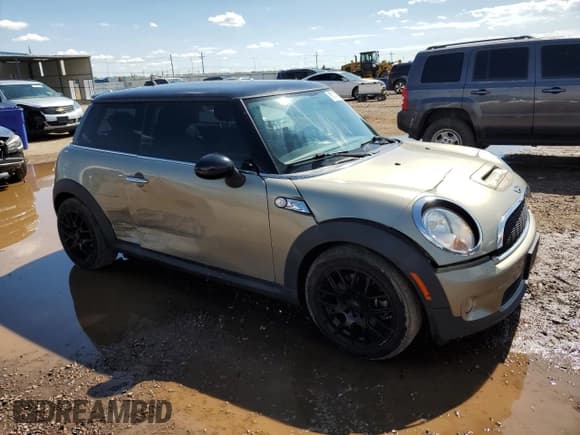 ✅ 2010 MINI Hardtop S • VIN: WMWMF7C58ATZ70756 • Лот: 81047265. Опубликован ранее на Copart с пробегом 95 643 миль. Бесплатный доступ к архиву аукционных продаж из США и подробный отчёт об истории автомобиля на DreamBid. Изображение 4.