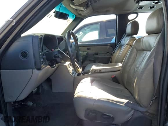 2002 Chevrolet Suburban LT with VIN 1GNEC16ZX2J136066, listed as a Copart auction lot 81704214 with Not provided miles and Salvage title. Bid and sale history available at DreamBid. Image 7.