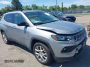 ✅ 2022 Jeep Compass Latitude Lux • VIN: 3C4NJDFB4NT181195 • Lot: 42536275. Wystawiony na IAAI z przebiegiem 77 767 mil. Bezpłatny archiwum sprzedaży aukcyjnych z USA i szczegółowy raport historii pojazdu na DreamBid. Zdjęcie 1.