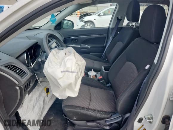 ✅ 2019 Mitsubishi Outlander ES • VIN: JA4AR3AU8KU010889 • Лот: 69882295. Опубликован ранее на Copart с пробегом 47 860 миль. Бесплатный доступ к архиву аукционных продаж из США и подробный отчёт об истории автомобиля на DreamBid. Изображение 7.