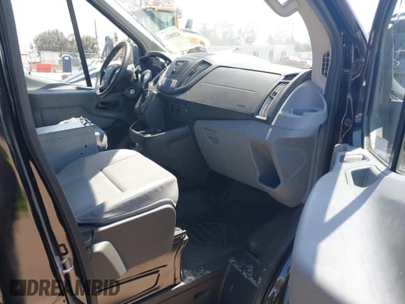 ✅ 2017 Ford Transit • VIN: 1FTYR2CM7HKB01975 • Лот: 42000326. Опубликован ранее на IAAI с пробегом 61 600 миль. Бесплатный доступ к архиву аукционных продаж из США и подробный отчёт об истории автомобиля на DreamBid. Изображение 5.