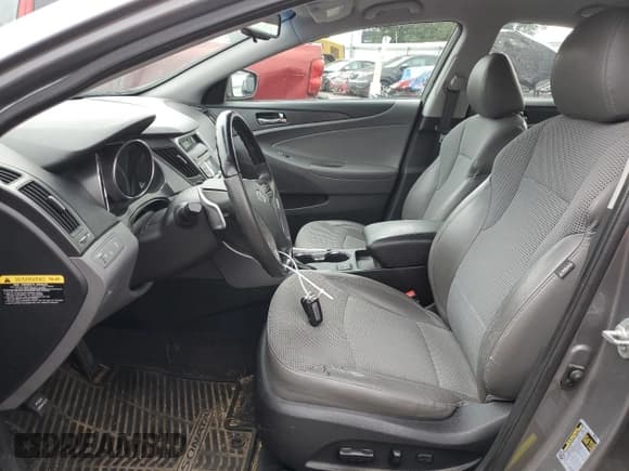 ✅ 2013 Hyundai Sonata SE • VIN: 5NPEC4AC9DH786421 • Lot: 72600454. Wystawiony na Copart z przebiegiem 193 963 mil. Bezpłatny archiwum sprzedaży aukcyjnych z USA i szczegółowy raport historii pojazdu na DreamBid. Zdjęcie 7.