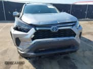 ✅ 2020 Toyota RAV4 LE • VIN: 2T3K1RFV3LW059427 • Lot: 43141578. Wystawiony na IAAI z przebiegiem 91 418 mil. Bezpłatny archiwum sprzedaży aukcyjnych z USA i szczegółowy raport historii pojazdu na DreamBid. Zdjęcie 18.