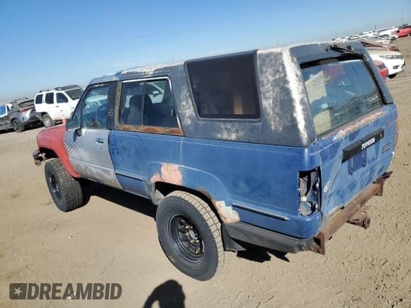 ✅ 1986 Toyota 4Runner • VIN: JT4RN62D4G0084765 • Lot: 74292754. Wystawiony na Copart z przebiegiem 311 589 mil. Bezpłatny archiwum sprzedaży aukcyjnych z USA i szczegółowy raport historii pojazdu na DreamBid. Zdjęcie 2.