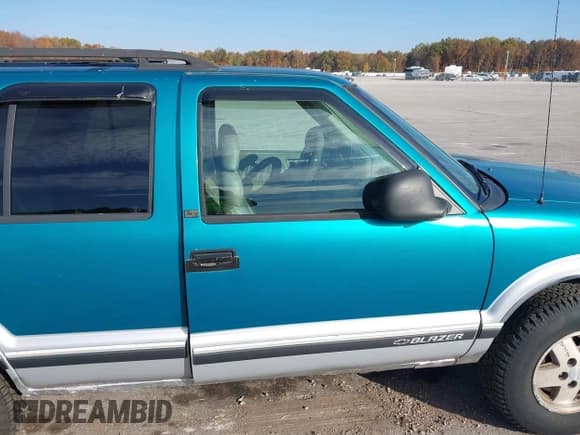 ✅ 1996 Chevrolet Blazer • VIN: 1GNDT13W0T2126213 • Лот: 43607689. Опубликован ранее на IAAI с пробегом 278 071 миль. Бесплатный доступ к архиву аукционных продаж из США и подробный отчёт об истории автомобиля на DreamBid. Изображение 6.