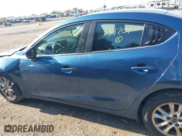 ✅ 2017 Mazda 3 Sport • VIN: 3MZBN1U77HM134209 • Lot: 42562018. Wystawiony na IAAI z przebiegiem 136 971 mil. Bezpłatny archiwum sprzedaży aukcyjnych z USA i szczegółowy raport historii pojazdu na DreamBid. Zdjęcie 14.