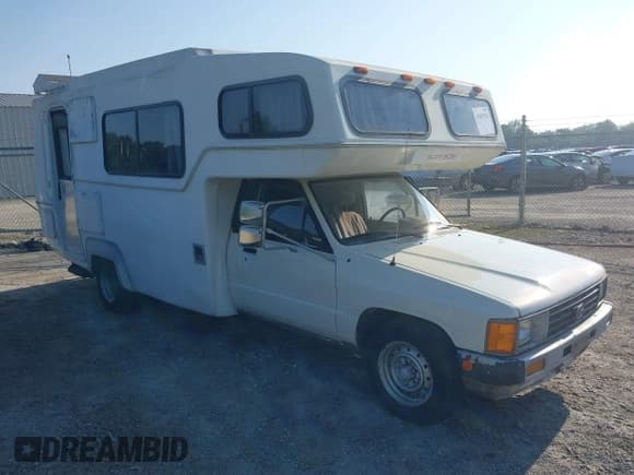 ✅ 1985 Toyota Pickup • VIN: JT5RN55D5F0121998 • Lot: 42881526. Listed on IAAI with 81,600 mi. Free auction sales archive from the USA and detailed vehicle history report at DreamBid. Image 1.