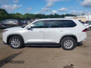 ✅ 2025 Toyota Highlander XLE • VIN: 5TDAAAA52SS021515 • Lot: 42774885. Wystawiony na IAAI z przebiegiem 5 958 mil. Bezpłatny archiwum sprzedaży aukcyjnych z USA i szczegółowy raport historii pojazdu na DreamBid. Zdjęcie 15.