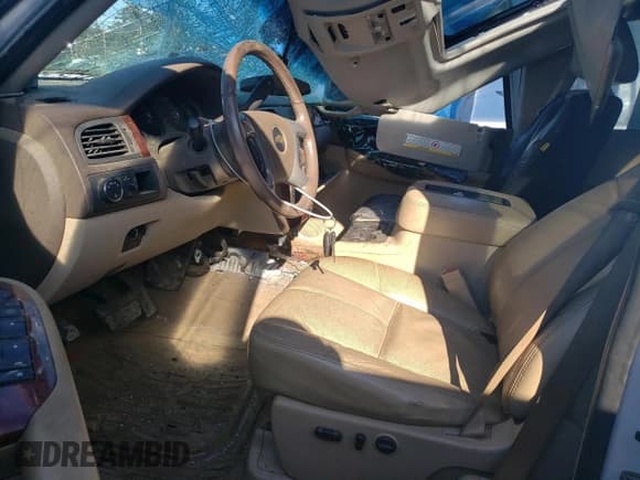 ✅ 2009 Chevrolet Silverado 1500 • VIN: 1GCHC69609E156673 • Lot: 86246605. Wystawiony na Copart z przebiegiem 135 626 mil. Bezpłatny archiwum sprzedaży aukcyjnych z USA i szczegółowy raport historii pojazdu na DreamBid. Zdjęcie 7.