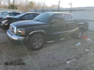 2005 Dodge Dakota SLT z VIN 1D7HW48K05S142669, wystawiony jako Copart lot #82400734 z przebiegiem 175 829 mil mil oraz Szkoda całkowita • Salvage title. Historia ofert i sprzedaży dostępna na DreamBid. Obrazek 1.