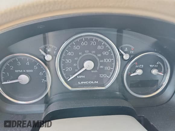 ✅ 2008 Lincoln Mark LT • VIN: 5LTPW16548FJ02090 • Lot: 90086215. Wystawiony na Copart z przebiegiem Nie podano. Bezpłatny archiwum sprzedaży aukcyjnych z USA i szczegółowy raport historii pojazdu na DreamBid. Zdjęcie 9.