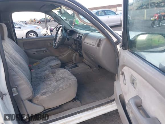 ✅ 2004 Toyota Tacoma • VIN: 5TENL42N04Z432221 • Lot: 43470043. Listed on IAAI with 161,663 mi. Free auction sales archive from the USA and detailed vehicle history report at DreamBid. Image 5.