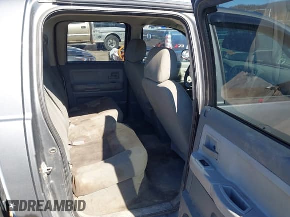 ✅ 2006 Dodge Dakota SLT • VIN: 1D7HW48NX6S639546 • Лот: 41709112. Опубликован ранее на IAAI с пробегом 182 478 миль. Бесплатный доступ к архиву аукционных продаж из США и подробный отчёт об истории автомобиля на DreamBid. Изображение 8.